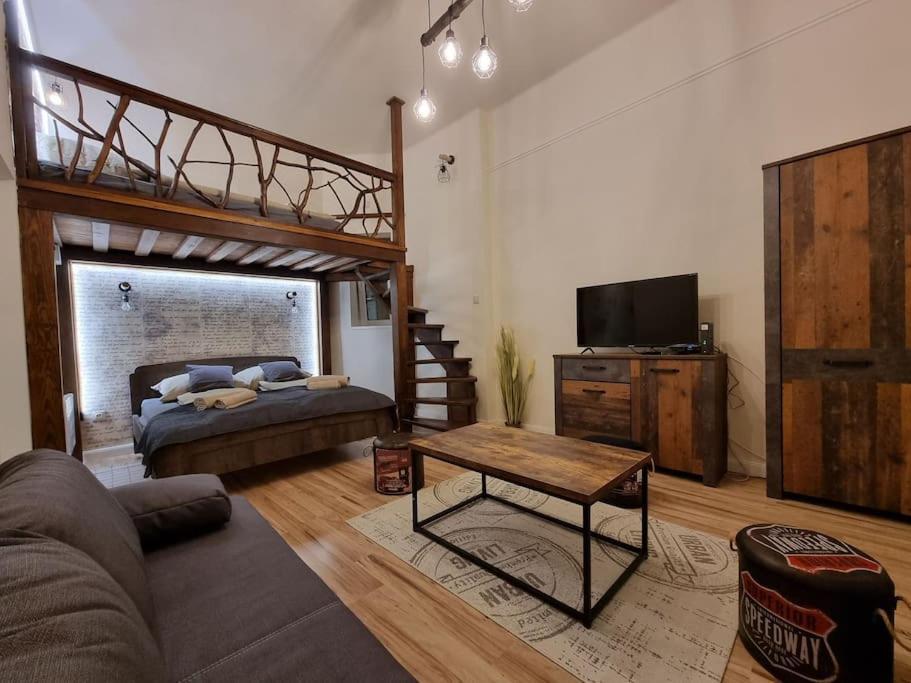 Vintage Apartman In City Center 米什科尔茨 外观 照片