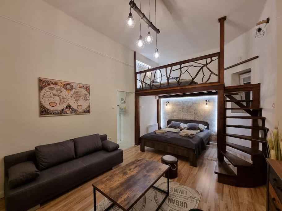 Vintage Apartman In City Center 米什科尔茨 外观 照片